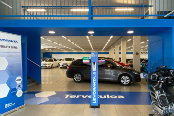 suurkuva-levoranta-myymala-julkisivu-ulkoasu-levorannan-autoliike-webtalo-jips-c