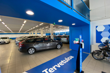 suurkuva-levoranta-myymala-julkisivu-ulkoasu-levorannan-autoliike-webtalo-jips-d