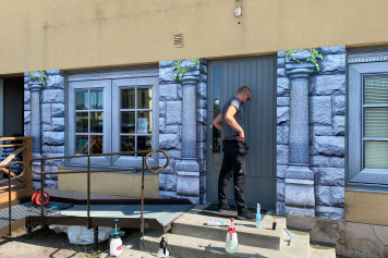 suurkuva-kara-lounas-ravintola-suurkuva-mainoskilvet-ikkunateippaukset-julksivu-webtalo-jips-2f