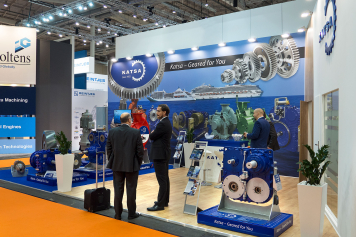 suurkuva-katsa-suurkuva-messulava-logoteippaukset-esillepano-messut-webtalo-jips-jalusta-1a