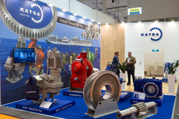 suurkuva-katsa-suurkuva-messulava-logoteippaukset-esillepano-messut-webtalo-jips-jalusta-1b