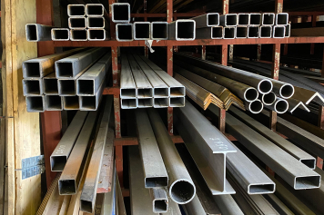 suurkuva-katsa-suurkuva-messulava-logoteippaukset-esillepano-messut-webtalo-jips-jalusta-b