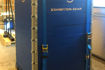 suurkuva-katsa-suurkuva-messulava-logoteippaukset-esillepano-messut-webtalo-jips-jalusta-i