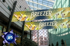 28-Teollisuustoimisto-Mainostoimisto_JIPS_messut-breezer-banderolli