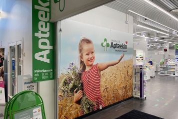 sastamalan-1-ensimmainen-apteekki-vammala-visuaalinen-ilme-yritysgrafiikka-hyvinvointi-kauneuspalvelut-logo-kuvasuunnittelu-painotuotteet-mainostulosteet_jips_suurkuva-a