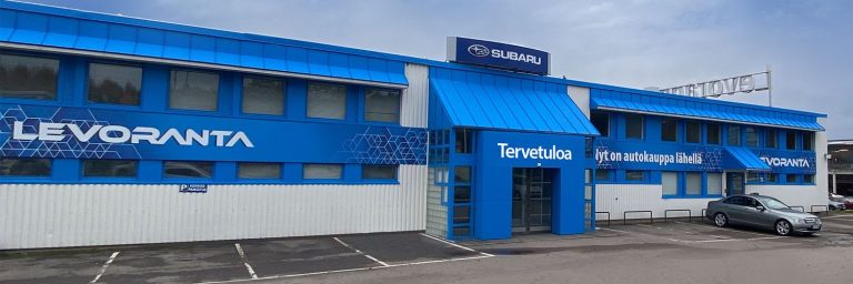 Levorannan Autoliikkeelle brändätty myymälä Tampereelle suurkuva-levoranta-myymala-julkisivu-ulkoasu-levorannan-autoliike-webtalo-jips-0